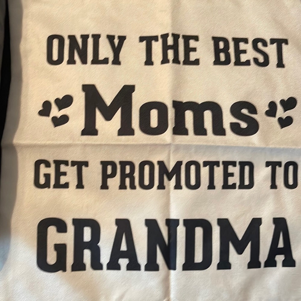 Pillow case new only the best moms get promoted to grandma